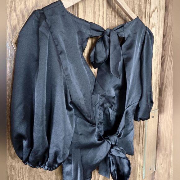 Abercrombie Open Back Top with Two Bow Ties Silky Black NWT XSMALL - Picture 10 of 16